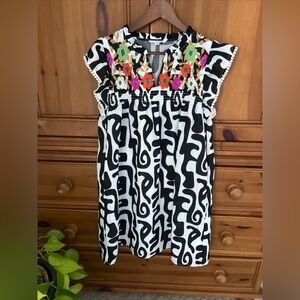 THML Black White Abstract FLORAL Embroidered FLUTTER SLEEVE Mini DRESS Sz S Boho